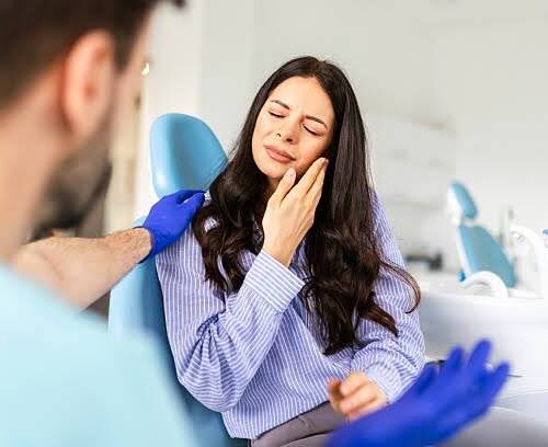 root-canal-williamsburg-ny-consultation Dentist explaining root canal treatment to a patient